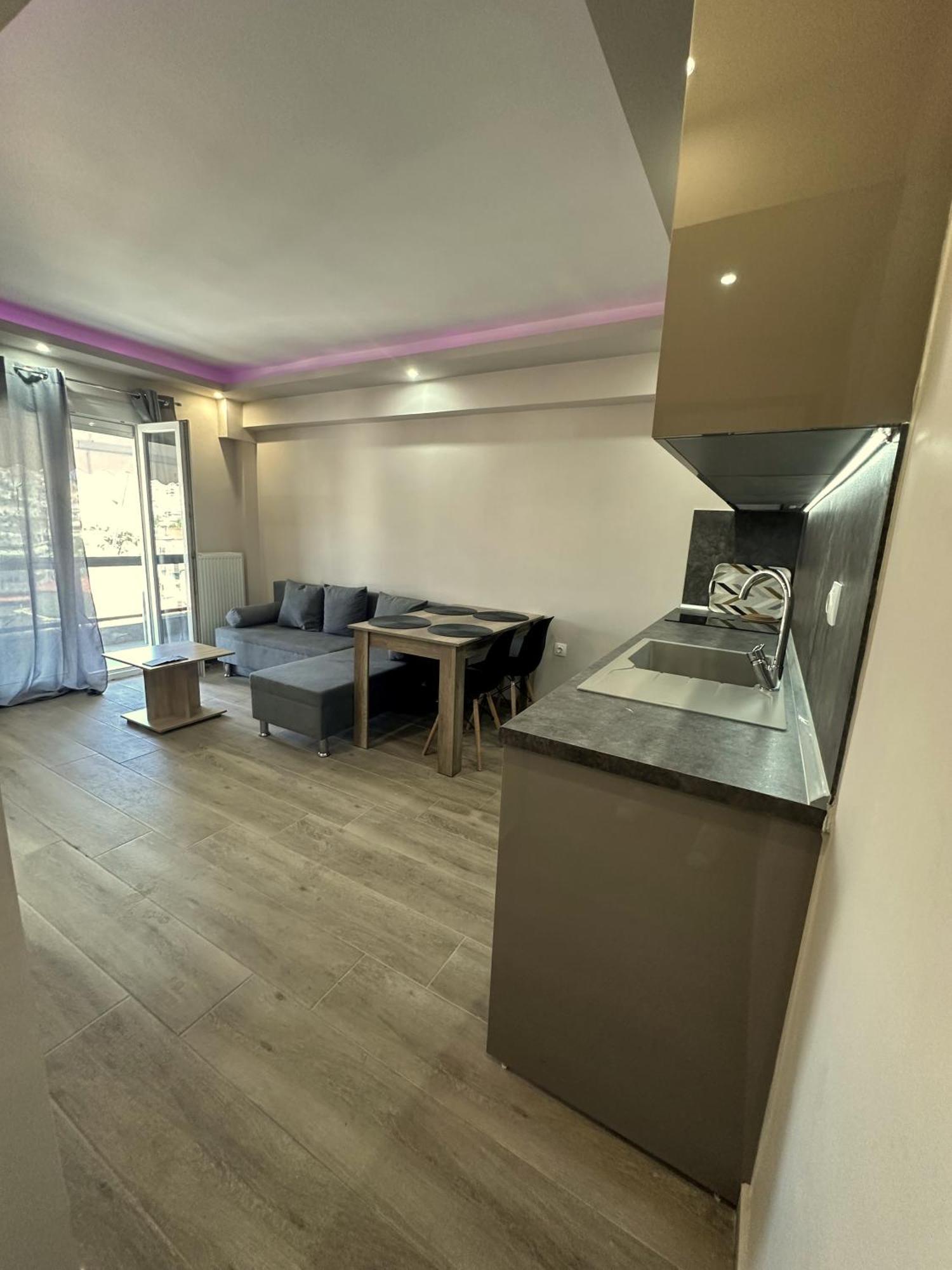 Minimalist Apartments W/ View เทสซาโลนิกิ ภายนอก รูปภาพ